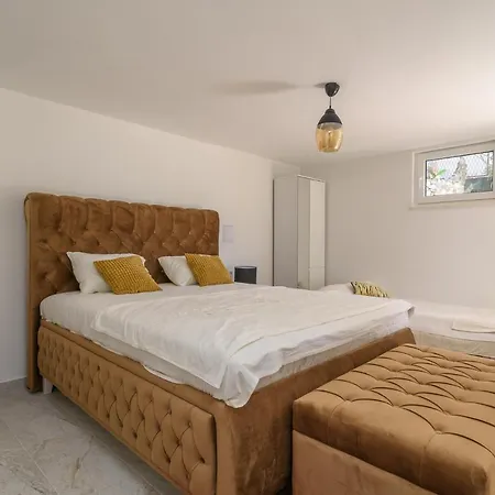 House With A Sea View With Private Parking - Okrug Gornji Holiday home